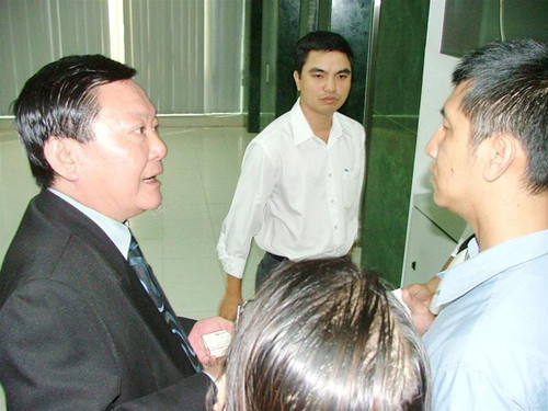 Ông Mạch Thiệu Đức - tân Chủ tịch HĐQT PNB (trái). Ảnh: Hữu Vinh