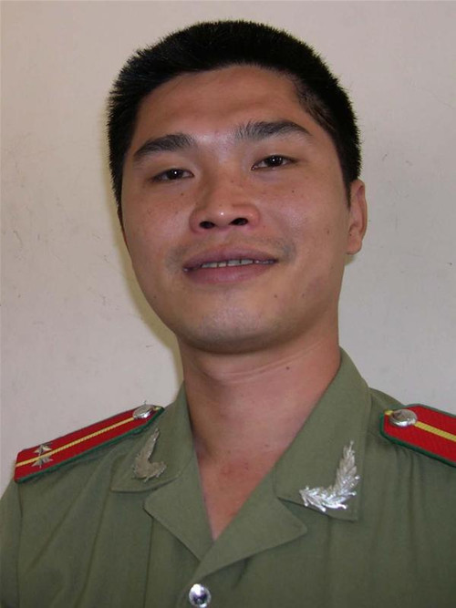 Thiếu úy Đinh Mạnh Tùng