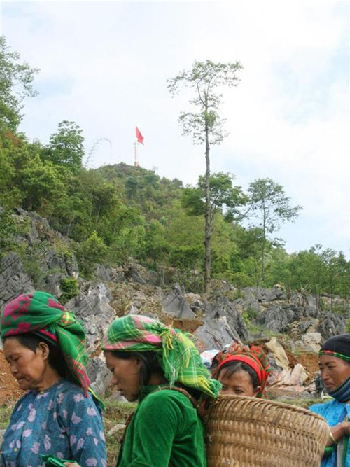 Phiên chợ dưới chân Lũng Cú Ảnh: Xuân Ba