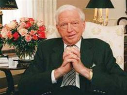 Nhà văn ăn khách nhất thế giới trong ngôi nhà của mình