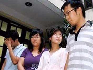 Bốn sinh viên phát tán clip sex "Vàng Anh" tại cơ quan điều tra.