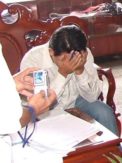 Một đối tượng bị tố cáo giả danh nhà báo. Ảnh: Hữu Vinh