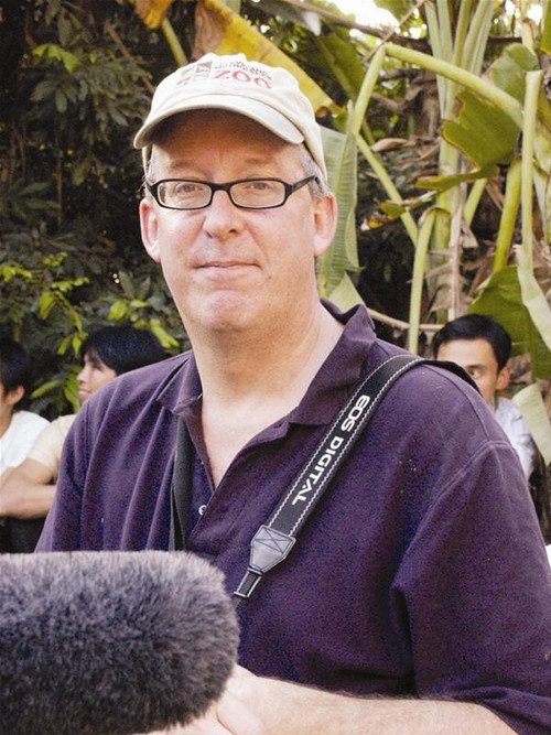 Ông Douglas Hendri Ông Douglas Hendri