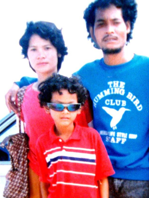 Y Moan thời trẻ cùng vợ và con trai