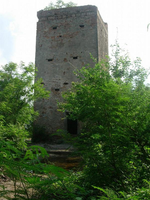 Tháp canh do quân Pháp xây sau khi lầu ông Hoàng đã bị phá bỏ Tháp canh do quân Pháp xây sau khi lầu ông Hoàng đã bị phá bỏ