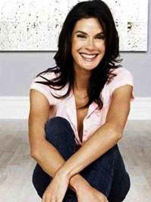 Teri Hatcher, nữ diễn viên truyền hình sáng giá bậc nhất Hollywood đang là “bà nội trợ Mỹ” trên VTV3.