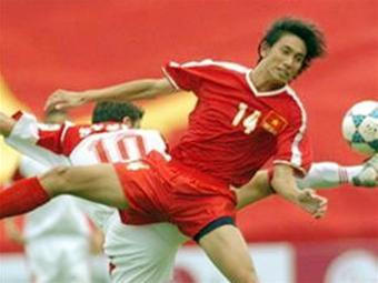 Phước Vĩnh trong một pha tranh chấp bóng. Ảnh: TTO Phước Vĩnh trong một pha tranh chấp bóng. Ảnh: TTO