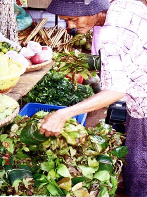 Lá bép được bán ở chợ miền núi