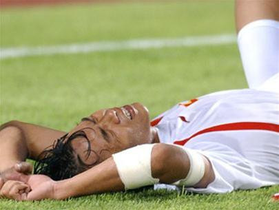 ... gương mặt đau đớn của Huy Hoàng sau một va chạm ở Asian Cup 2007 - Ảnh: Sĩ Huyên
