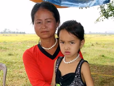 Chị Bé và con gái nuôi Dương Thị Kiều Oanh
