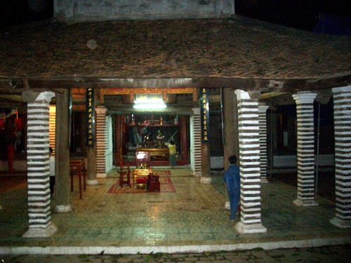 Đình Ngãi Cầu (gồm 8 giáp và 12 cửa) được dọn sạch trang nghiêm trước khi đón tiếp đoàn rước kiệu