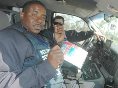 Ông Robert Quintin, người lái chiếc xe hộ tống Tổng thống Mỹ George Bush tại APEC 14. Ảnh: Tuổi Trẻ. Ông Robert Quintin, người lái chiếc xe hộ tống Tổng thống Mỹ George Bush tại APEC 14. Ảnh: Tuổi Trẻ.