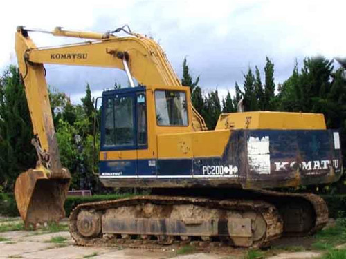 Cơ quan chức năng tạm giữ máy xúc khai thác vàng trái phép