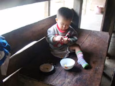 Cháu Hồ Thiện Nhân khi còn ở nhà bà ngoại (Núi Thành, Quảng Nam).