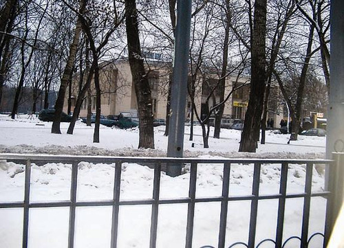 Rạp chiếu phim Sputnik, nơi SV trường MEI thường bị hành hung khi đi học về