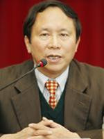 Tổng biên tập báo Tiền phong Dương Xuân Nam phát biểu trong buổi giao lưu