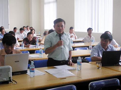 Hiệu trưởng ĐH Đà Nẵng Bùi Văn Ga: "Ở các nước, người ta tập trung đào tạo 3 năm ròng rã còn chưa được, trong khi ở ta chỉ đào tạo theo bán thời gian thì làm sao có chất lượng?".Ảnh: VietnamNet