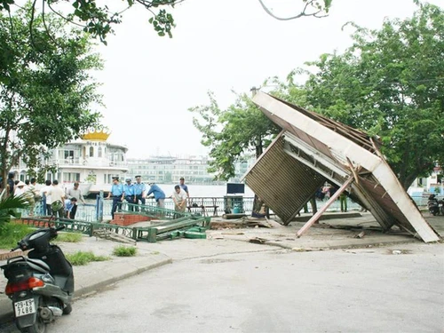 Tháo dỡ cầu tàu, nhà nổi
