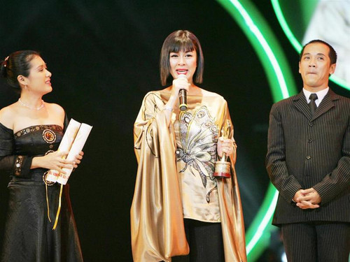 Kim Thư nhận giải Mai Vàng 2006 Kim Thư nhận giải Mai Vàng 2006