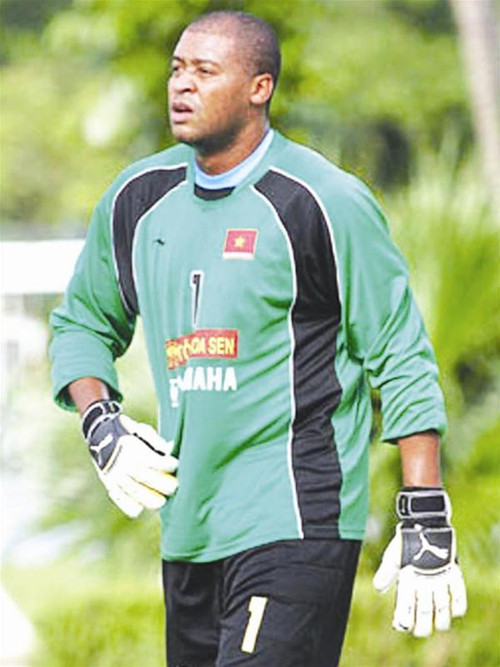 Phan Văn Santos được thầy Bồ cưng chiều Phan Văn Santos được thầy Bồ cưng chiều