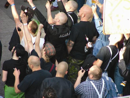 Một nhóm đầu trọc ở Đức