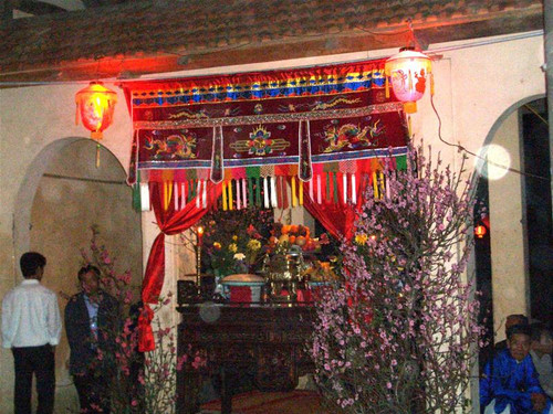 Bàn thờ (hay còn gọi là điếm) dựng lên để chào đón đoàn rước