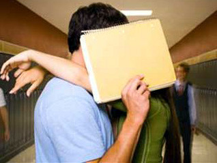 Teen bây giờ sống thoáng hơn. Ảnh minh họa