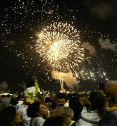 Hơn 450.000 người dân Paris đón năm mới trên đại lộ Champs-Élysées Người dân Ukraina đón năm mới trên đường phố Người dân Trung Quốc đến chùa mong một năm mới tốt đẹp hơn Người dân Thái Lan mừng năm mới với nỗi nhớ những người thiệt mạng vì sóng thần Người dân Brazil đón năm mới với lễ hội pháo hoa Người dân New York đón năm mới trên quảng trường trung tâm thành phố Hơn 450.000 người dân Paris đón năm mới trên đại lộ Champs-Élysées Người dân Ukraina đón năm mới trên đường phố Người dân Trung Quốc đến chùa mong một năm mới tốt đẹp hơn Người dân Thái Lan mừng năm mới với nỗi nhớ những người thiệt mạng vì sóng thần Người dân Brazil đón năm mới với lễ hội pháo hoa Người dân New York đón năm mới trên quảng trường trung tâm thành phố