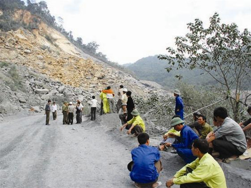 Hiện trường vụ lở núi. Ảnh : TP