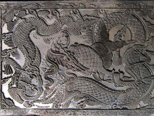 Sập đá chạm rồng trước bái đường đền vua Đinh Sập đá chạm rồng trước bái đường đền vua Đinh