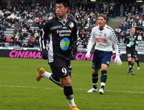 Lee Nguyễn có tài năng đặc biệt, nhưng lại không thể khoác áo đội tuyển Quốc gia