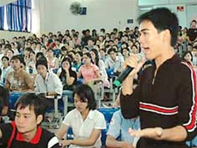 Dự báo thị trường LĐ luôn là vấn đề quan tâm hàng đầu của SV - Ảnh: C.B Dự báo thị trường LĐ luôn là vấn đề quan tâm hàng đầu của SV - Ảnh: C.B