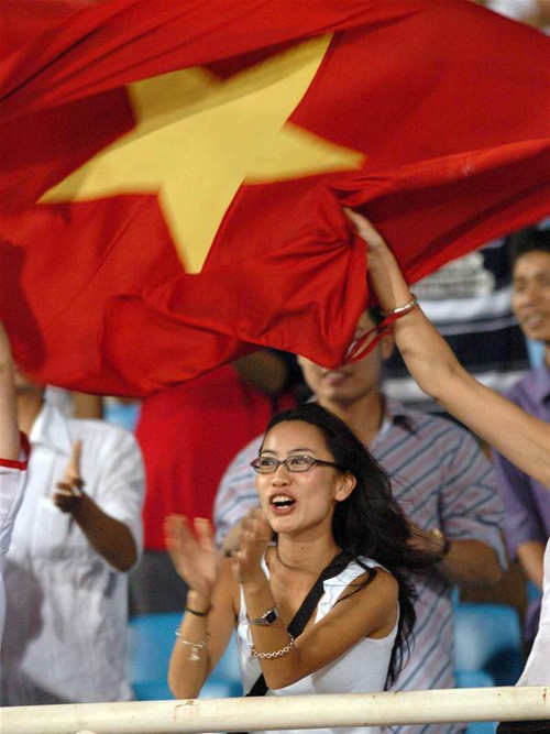 Niềm vui người hâm mộ - Ảnh: Quang Thắng