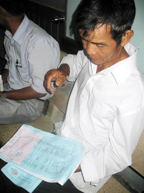 Ông Lê Mỹ: “Tôi đi xét nghiệm ở Medic rồi nhưng qua bệnh viện Bình Dân vẫn phải làm lại xét nghiệm toàn bộ”.