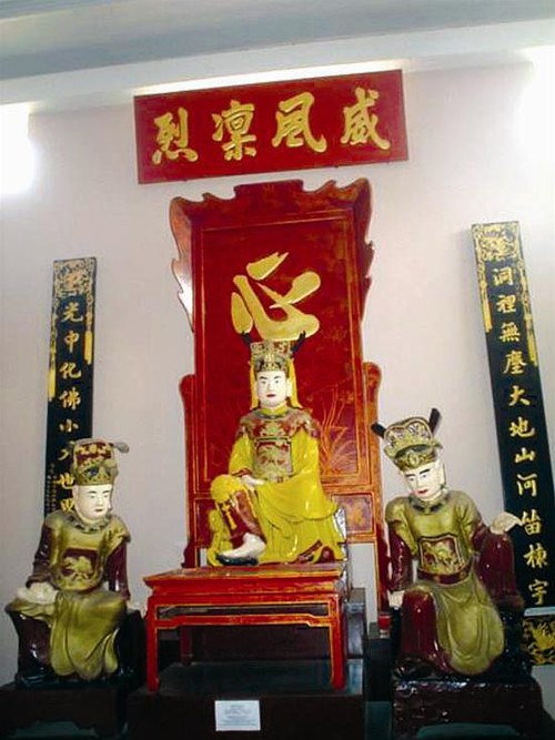 Nhóm tượng Quang Trung - Ngô Thời Nhậm - Ngô Văn Sở ở Bảo tàng Quang Trung (Tây Sơn - Bình Định)