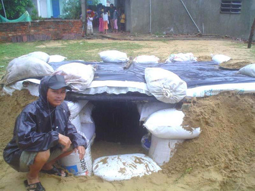 Người dân Quảng Nam đào hầm tránh bão Người dân Quảng Nam đào hầm tránh bão