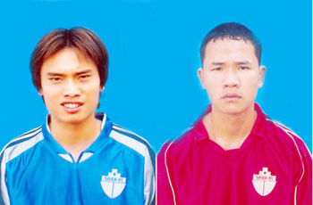 Thủ môn Mạnh Cường (trái) và Đình Thế
