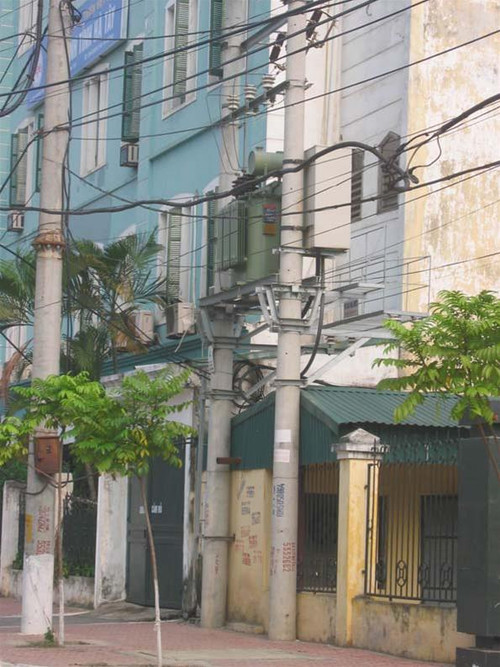 Bốt điện, nơi phát hiện số tài sản khổng lồ mà ông GĐ Kho bạc Hà Tây “đánh rơi” Bốt điện, nơi phát hiện số tài sản khổng lồ mà ông GĐ Kho bạc Hà Tây “đánh rơi”