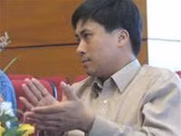 Phan Chiến Thắng đang sôi nổi trả lời các bạn