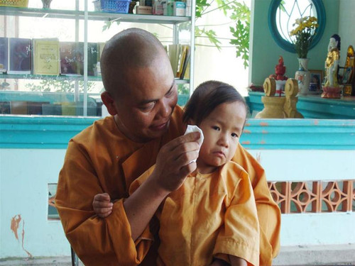 Sư Đạo và một chú tiểu trong chùa