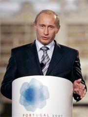 Tổng thống Putin trong phát biểu sau Hội nghị thượng đỉnh Nga-EU tại Lisbon, Bò Đào Nha. Ảnh AP.