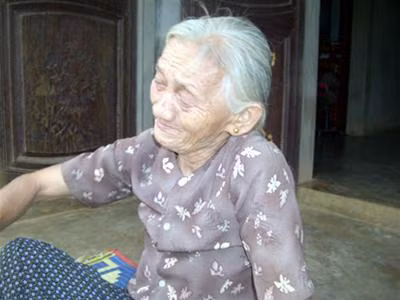 Bà Hồ Thị Con bật khóc khi nhắc đến em trai tên Lạng