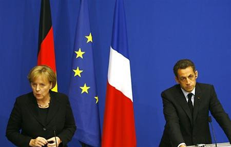 Tổng thống Pháp Sarkozy và Thủ tướng Đức Merkel tại cuộc họp báo chung. (Ảnh Tân Hoa Xã) Tổng thống Pháp Sarkozy và Thủ tướng Đức Merkel tại cuộc họp báo chung. (Ảnh Tân Hoa Xã)