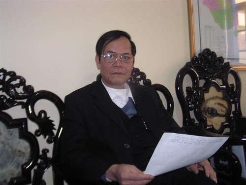 Ông Bùi Hữu Khánh: “Nhiều năm nay, giáo viên ở địa phương chúng tôi hầu như không biết đến thưởng Tết” . Ảnh : Vũ Đình.