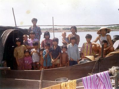 Bức ảnh của tác giả Anh Duyệt chụp gia đình ông Trần Thống năm 1993 Bức ảnh của tác giả Anh Duyệt chụp gia đình ông Trần Thống năm 1993