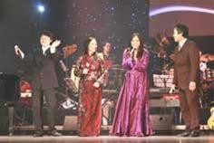 Từ trái sang phải: Nhạc sĩ Ngọc Châu, NSƯT Vũ Dậu, ca sĩ Khánh Linh và NSND Quang Thọ