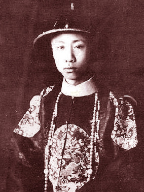 Phổ Nghi năm 17 tuổi