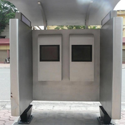 Điểm thông tin du lịch trên đường Hai Bà Trưng, ngay dưới chân tòa nhà Hanoi Landmark Towers không thể sử dụng