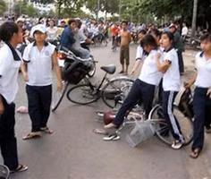 Ẩu đả giữa hai nữ sinh Ẩu đả giữa hai nữ sinh