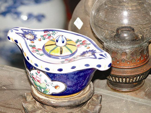 Đèn Châu Chấu của người thợ Đồng bằng sông Cửu Long hơn 200 tuổi; Bộ Đèn Hạc đồng thời Đông Sơn hơn 2.000 tuổi; Đèn tráng men Aladin trên 200 tuổi